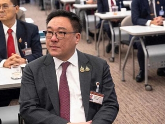 “牺牲”佩通坦，他接班？