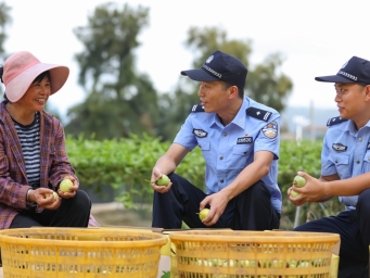 福建平潭：“果园警务”守护“甜蜜经济”